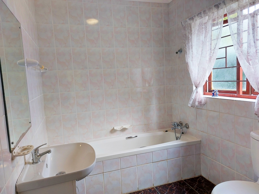 2 Bedroom Property for Sale in The Island Western Cape